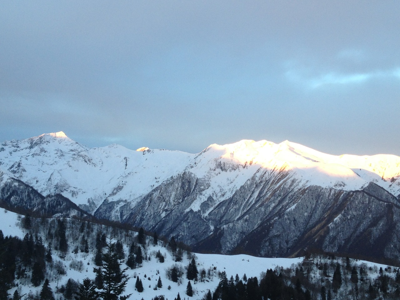 Vue lever de soleil chalet Guzet